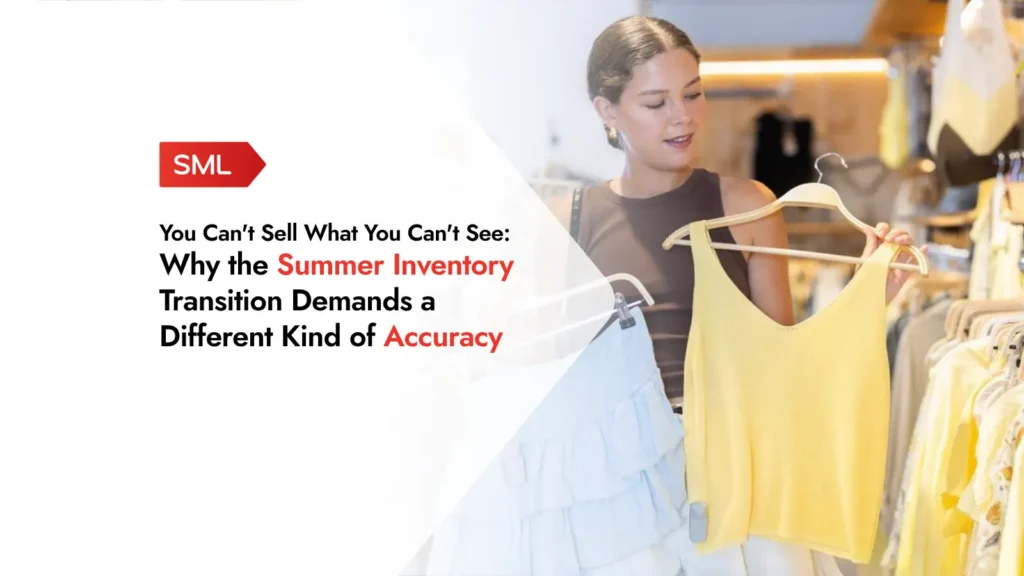 零售店員工利用RFID技術掃描銷售區夏季服裝庫存,確保商品層級的精確度